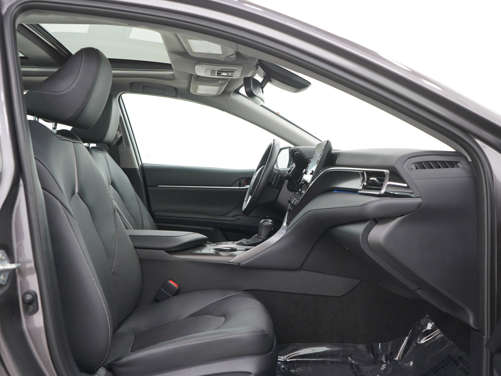 Used 2022 Toyota Camry XSE FWD image 11
