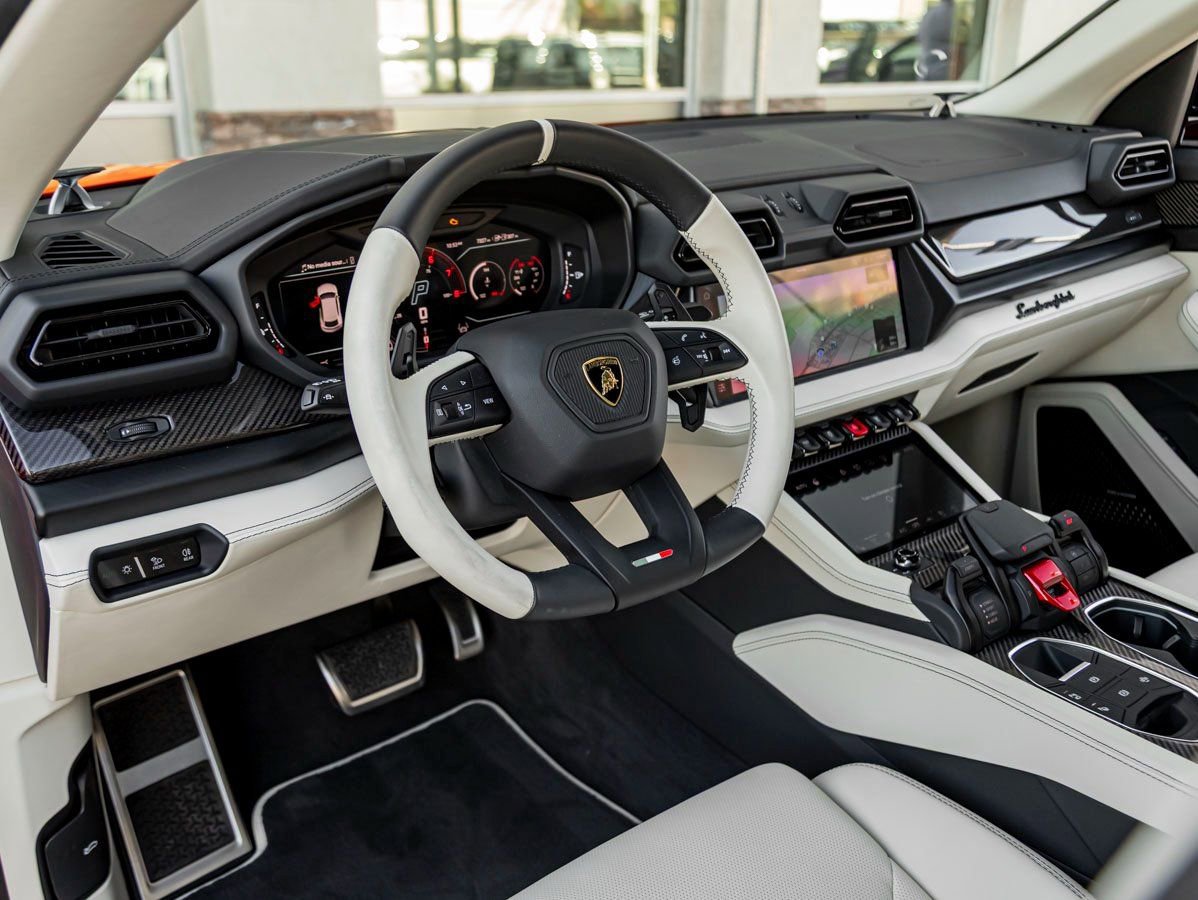Used 2025 Lamborghini Urus SE image 15