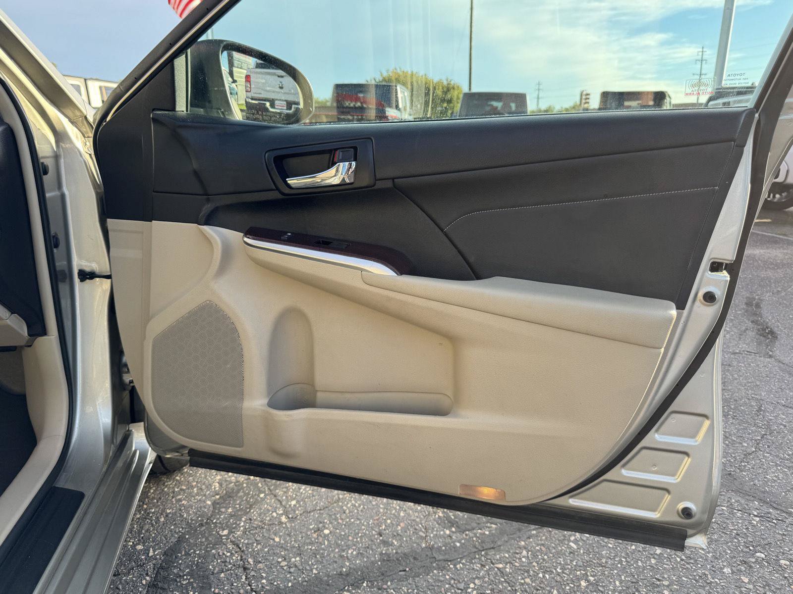 Used 2014 Toyota Camry XLE w/ Leather Package FWD image 26