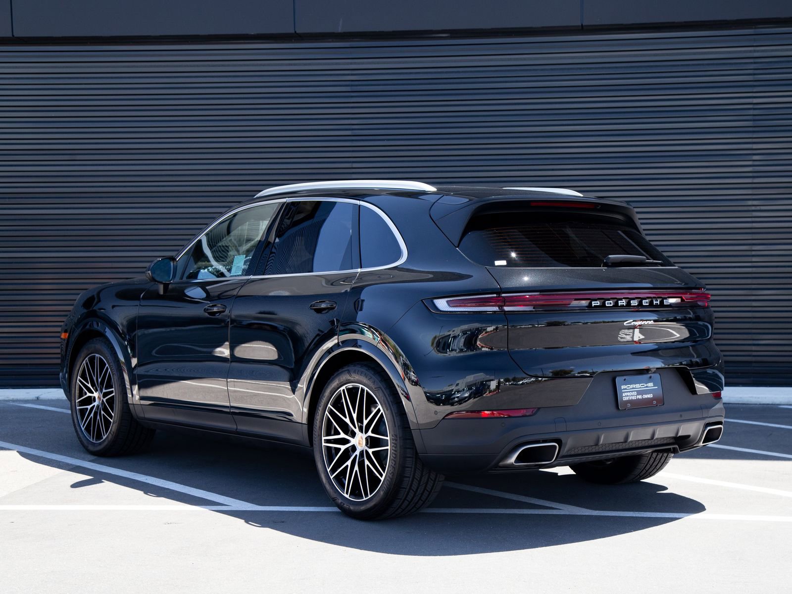 Certified 2025 Porsche Cayenne AWD/4WD image 3