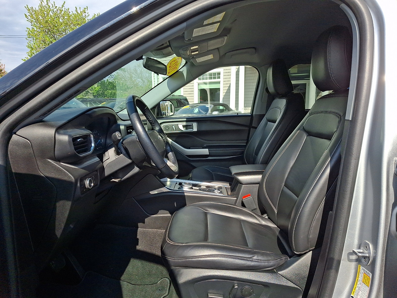 Used 2023 Ford Explorer XLT w/ Equipment Group 202A AWD/4WD image 15