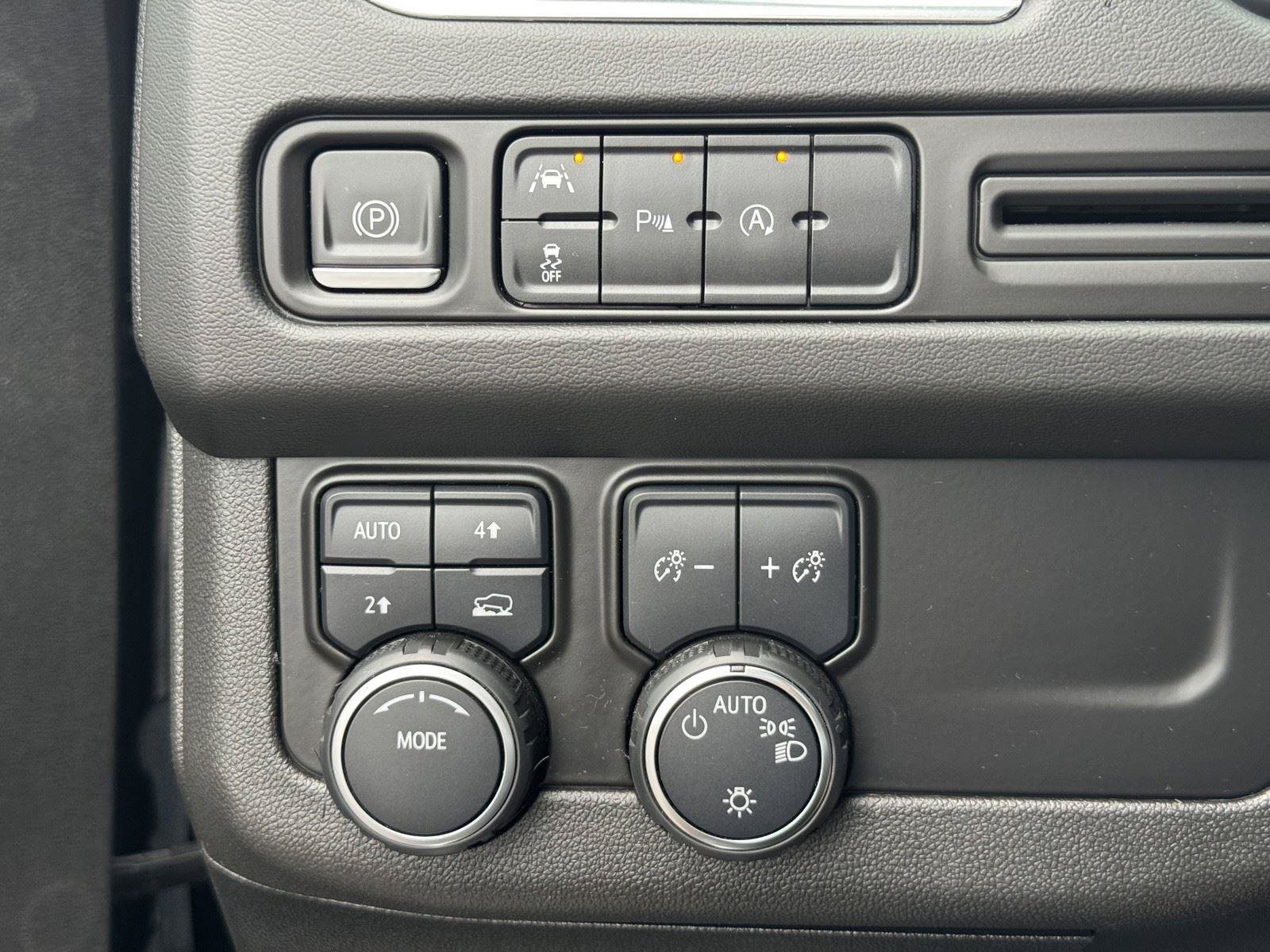 Used 2023 Chevrolet Suburban RST AWD/4WD image 23