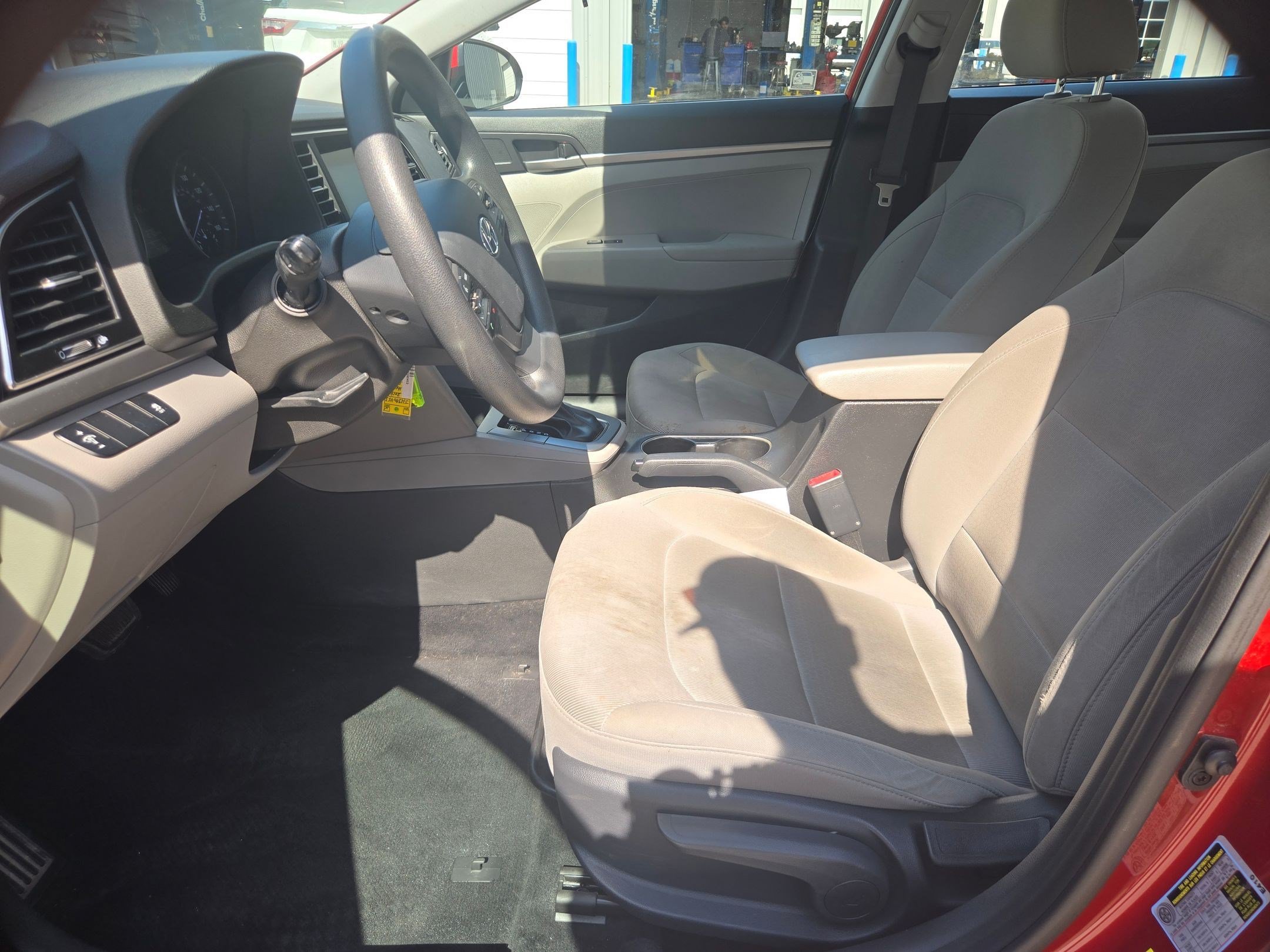 Used 2018 Hyundai Elantra SE w/ SE Connectivity Package 04 FWD image 9