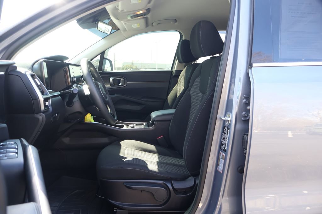 Used 2022 Kia Sorento LX image 30