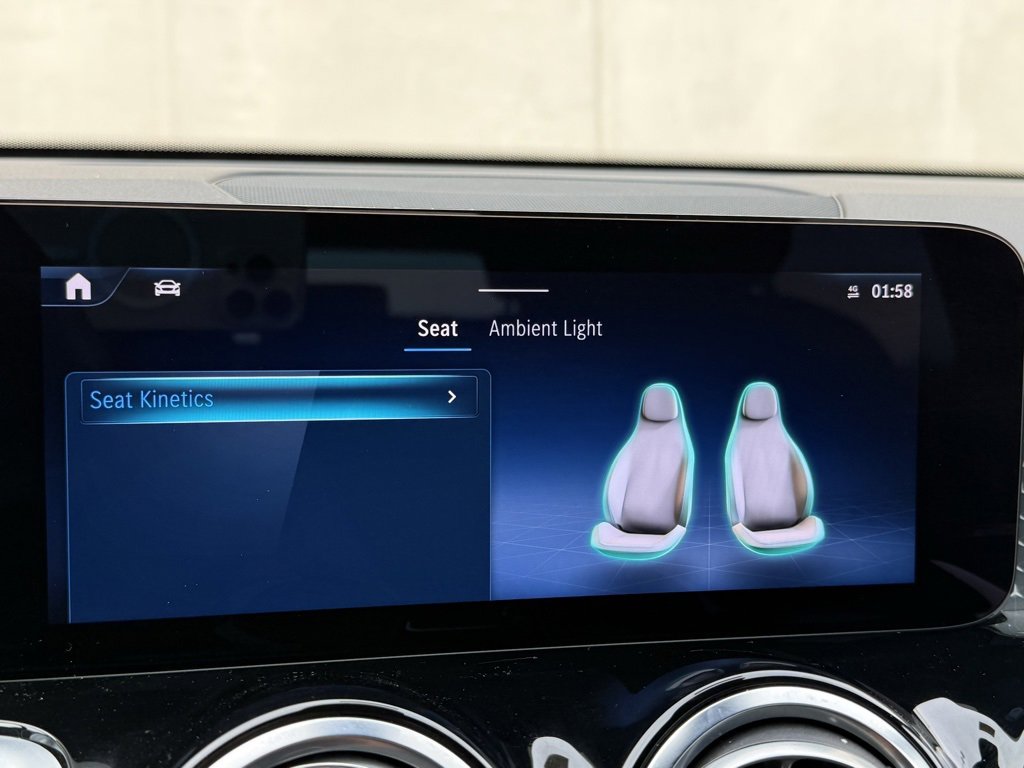 Used 2025 Mercedes-Benz GLB 250 image 11