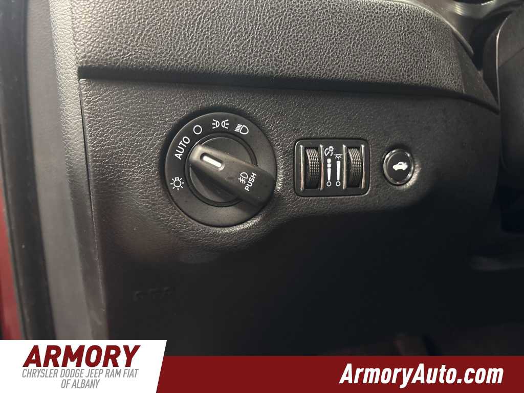 Used 2017 Dodge Charger SXT image 10