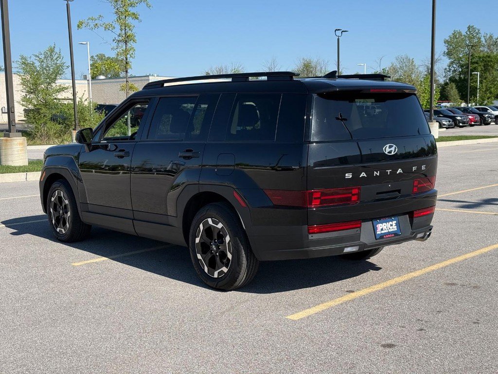 Used 2025 Hyundai Santa Fe SEL FWD image 3