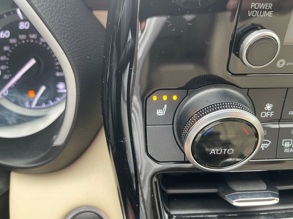 Used 2020 Toyota Highlander XLE image 41