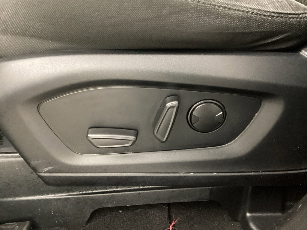 Used 2023 Ford Explorer XLT image 17