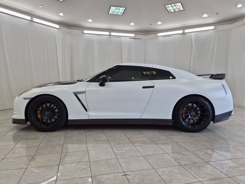 Used 2009 Nissan GT-R Premium AWD/4WD image 5