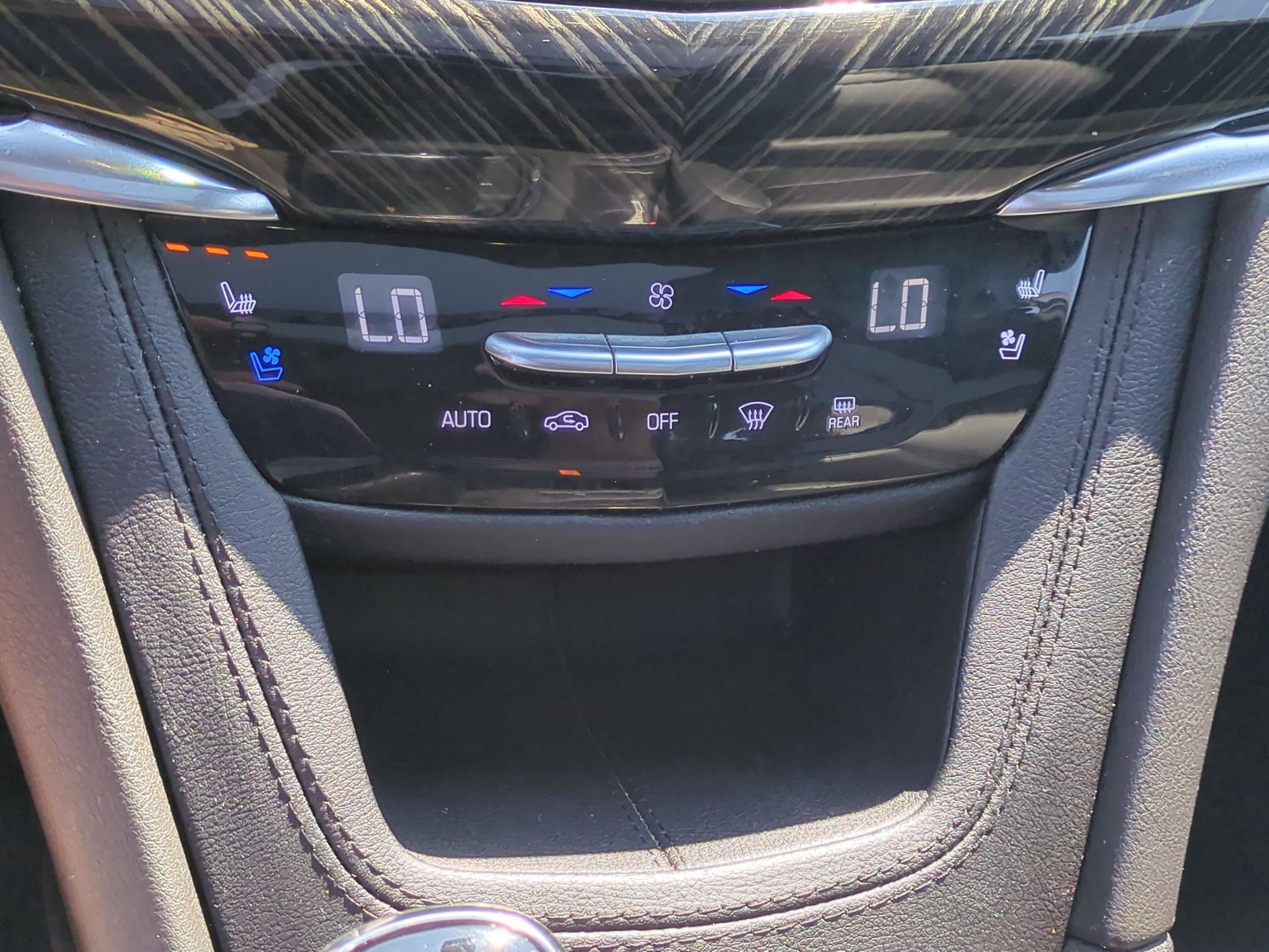 Certified 2024 Cadillac XT6 Premium Luxury AWD/4WD image 25
