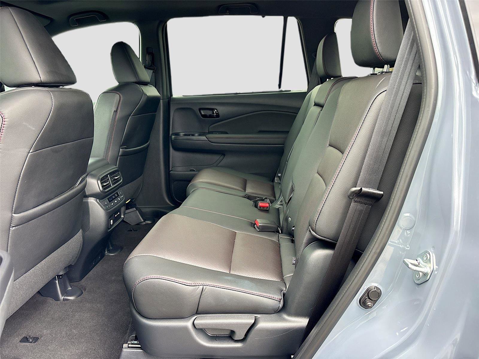Certified 2025 Honda Passport Black Edition image 30