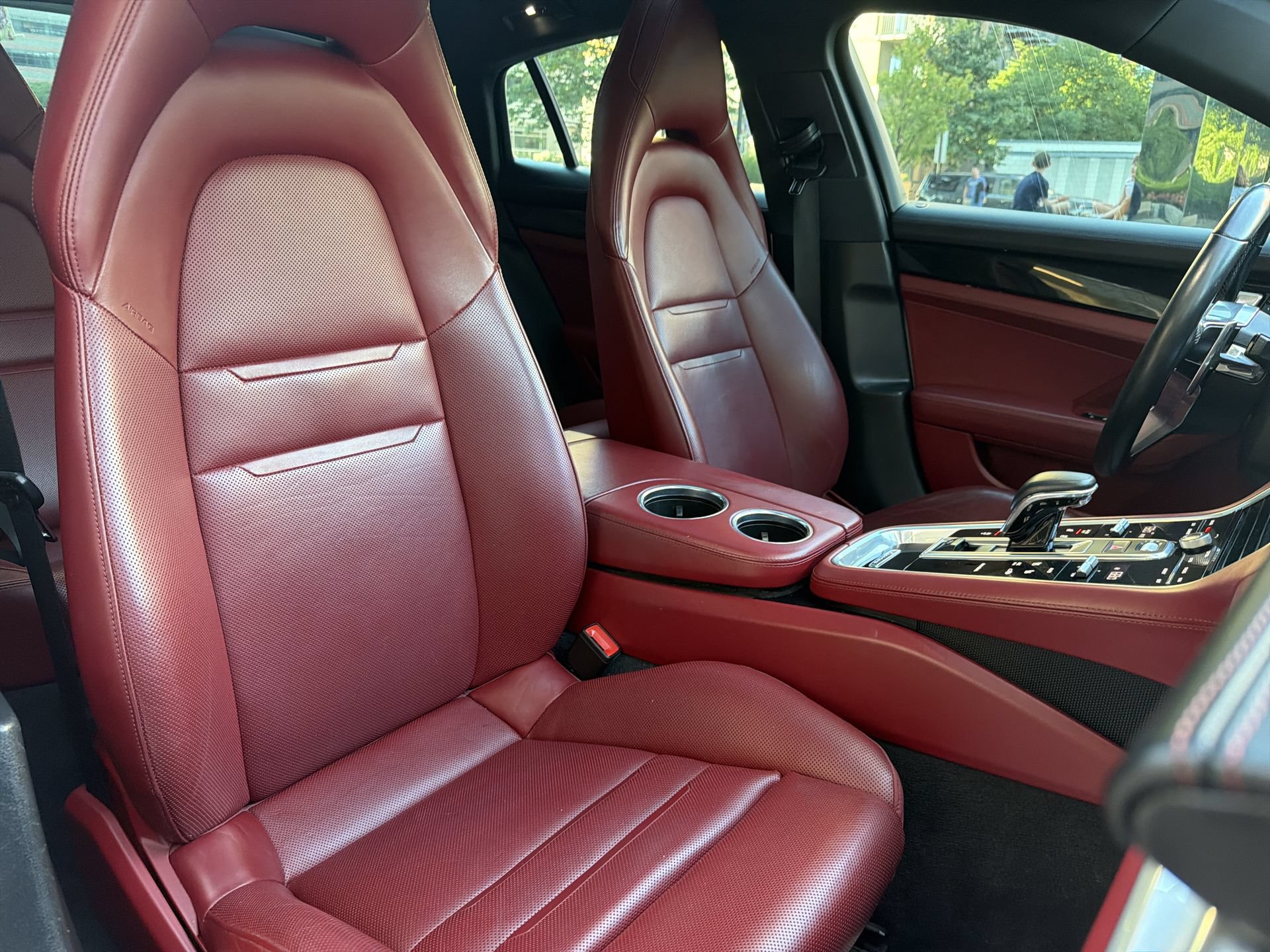 Used 2018 Porsche Panamera RWD image 28