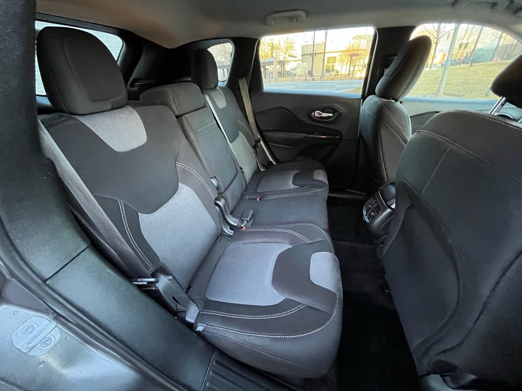 Used 2014 Jeep Cherokee Latitude FWD image 27