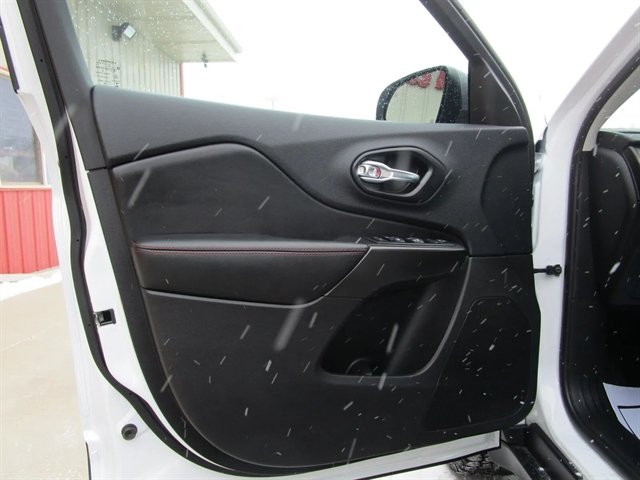 Used 2020 Jeep Cherokee Trailhawk w/ Cold Weather Group image 11