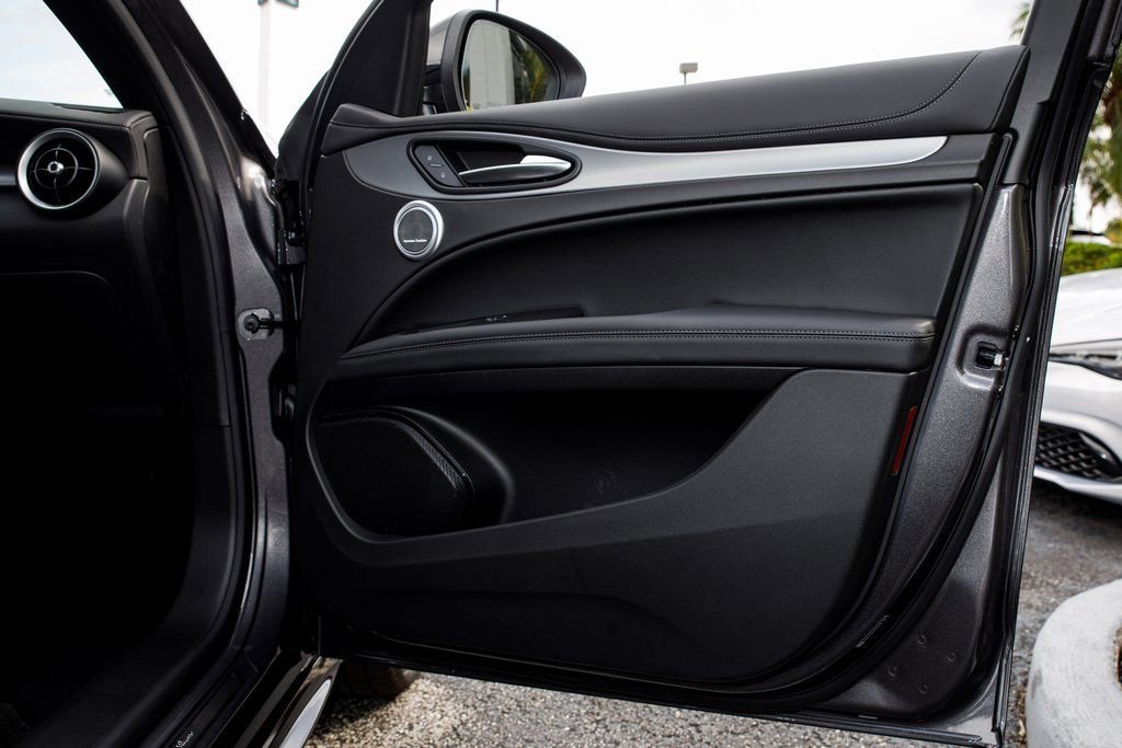 New 2025 Alfa Romeo Stelvio Sprint image 37