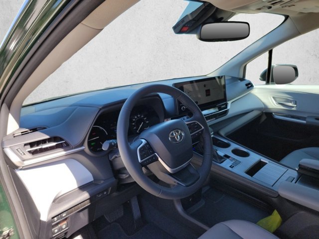 Used 2026 Toyota Sienna XLE FWD image 10