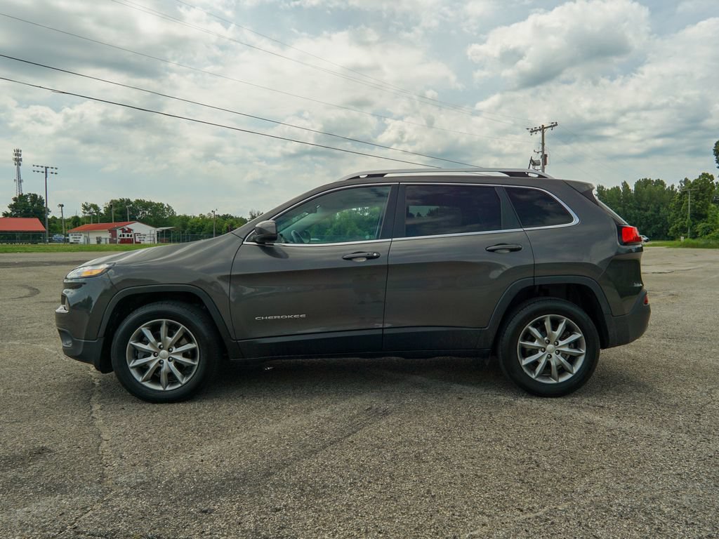 Used 2018 Jeep Cherokee Limited AWD/4WD image 5