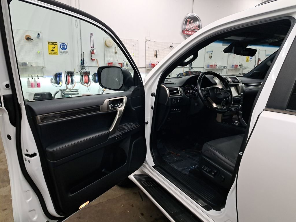 Used 2021 Lexus GX 460 Premium w/ Accessory Package image 12