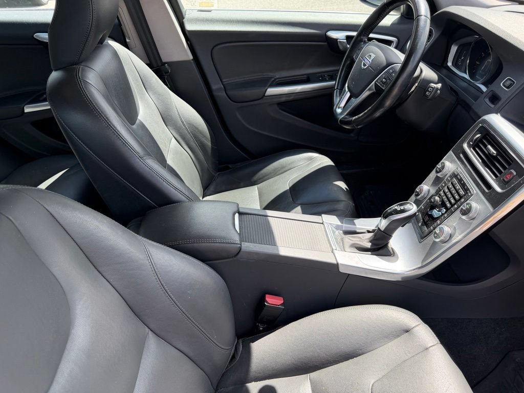 Used 2017 Volvo V60 T5 Premier w/ Convenience Package FWD image 15