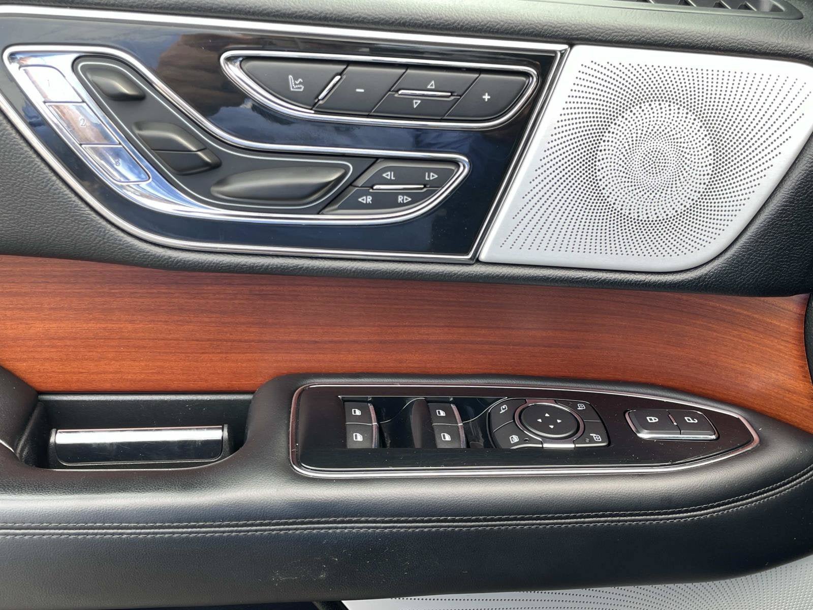 Used 2018 Lincoln Navigator Reserve w/ Technology Package AWD/4WD image 17