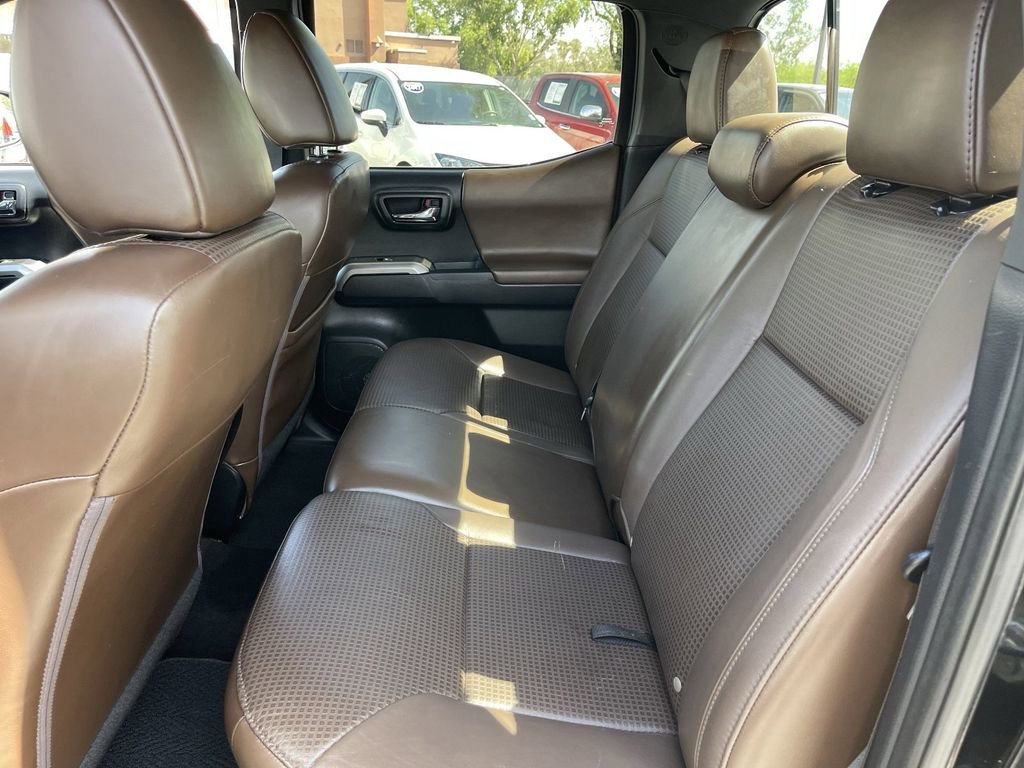 Used 2016 Toyota Tacoma Limited w/ Towing Package RWD image 17