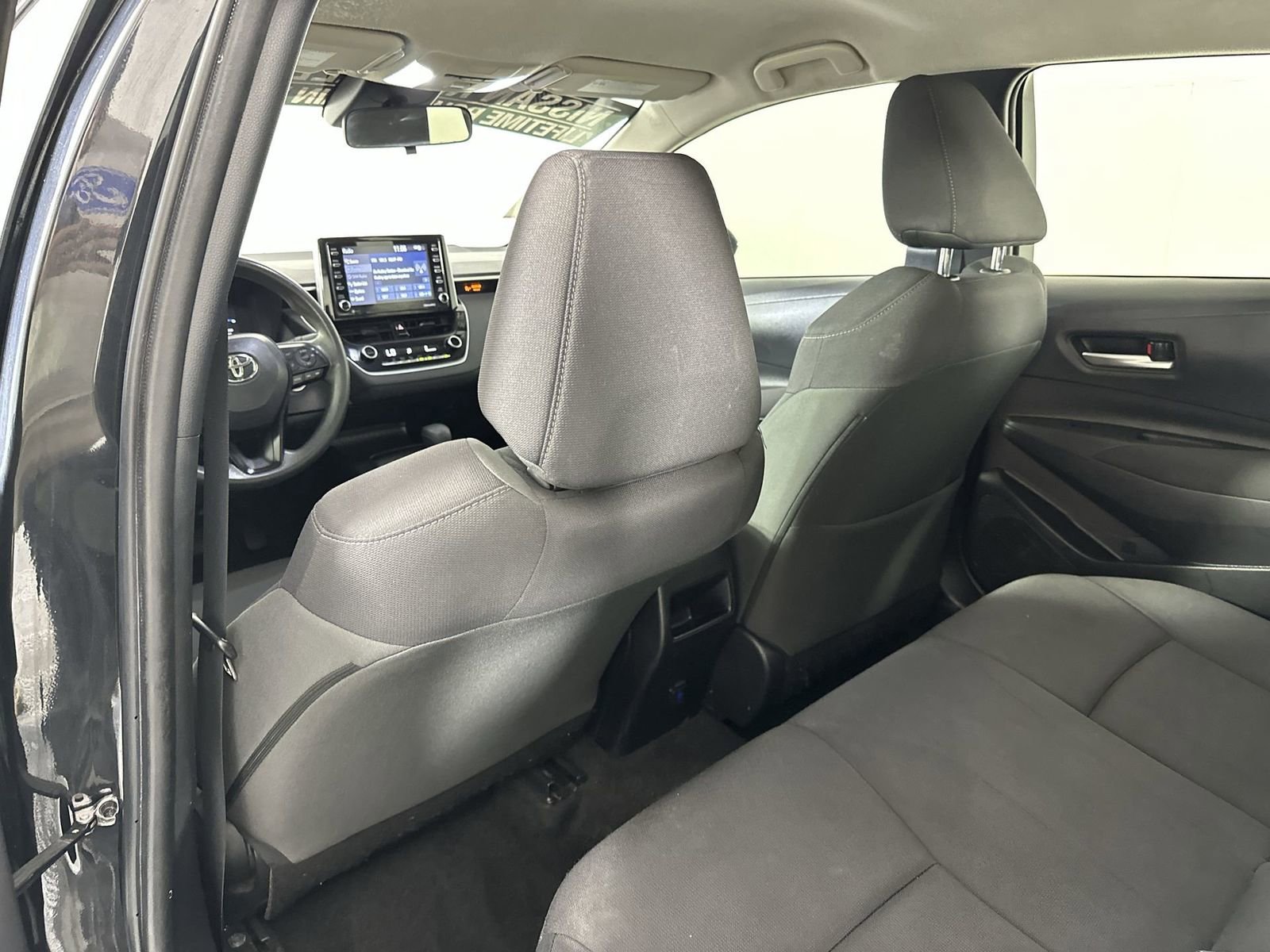 Used 2021 Toyota Corolla LE w/ LE Convenience Package FWD image 23
