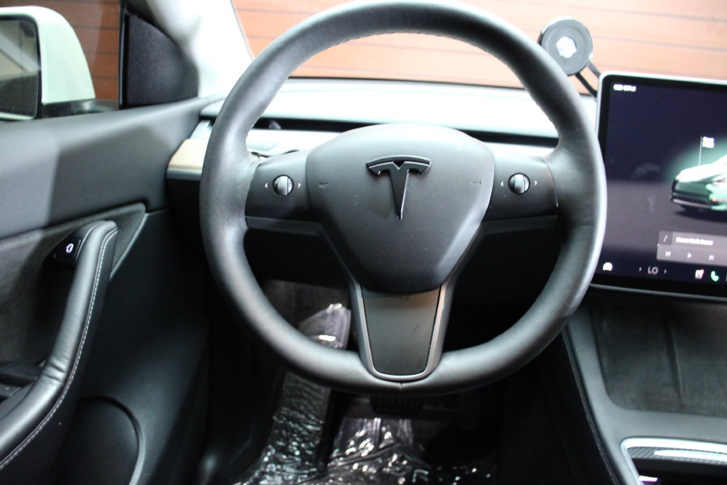 Used 2022 Tesla Model Y Long Range AWD/4WD image 16