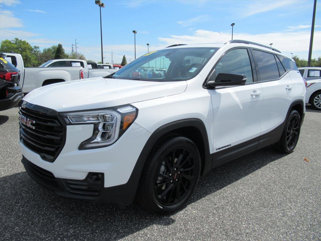 Used 2023 GMC Terrain SLT w/ Elevation Edition image 3