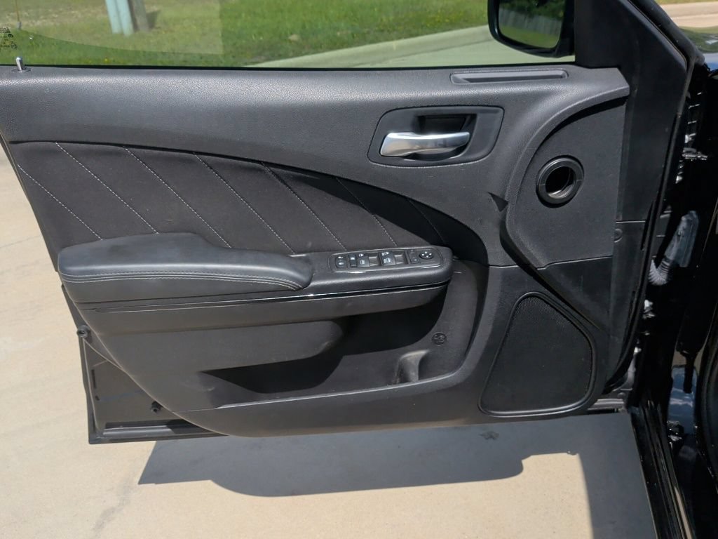Used 2021 Dodge Charger SXT w/ Blacktop Package RWD image 10