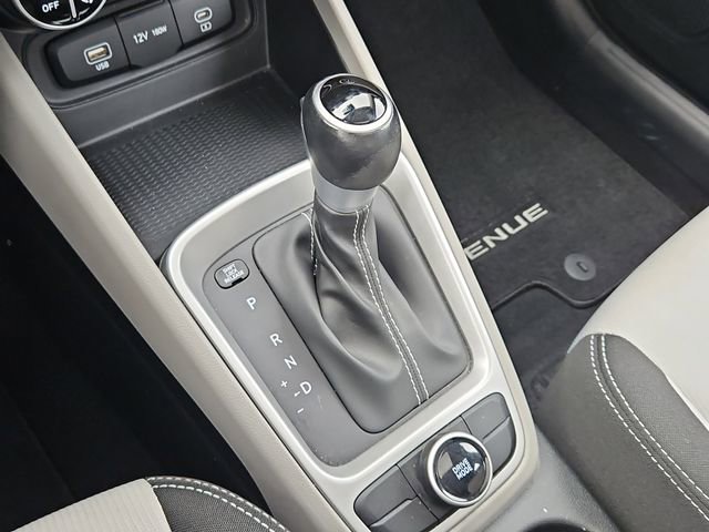 Used 2023 Hyundai Venue SEL image 21