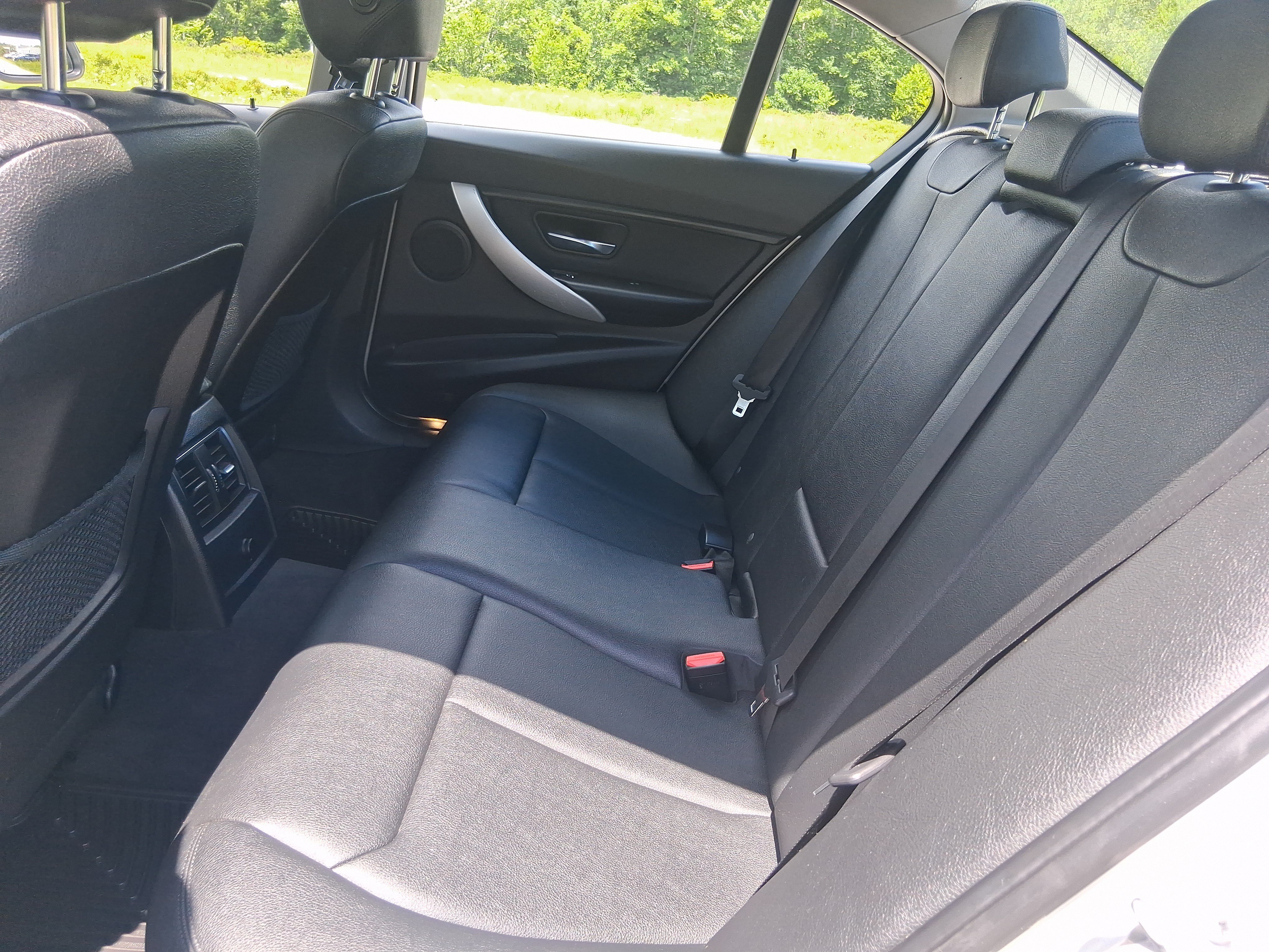 Used 2018 BMW 320i xDrive Sedan AWD/4WD image 16