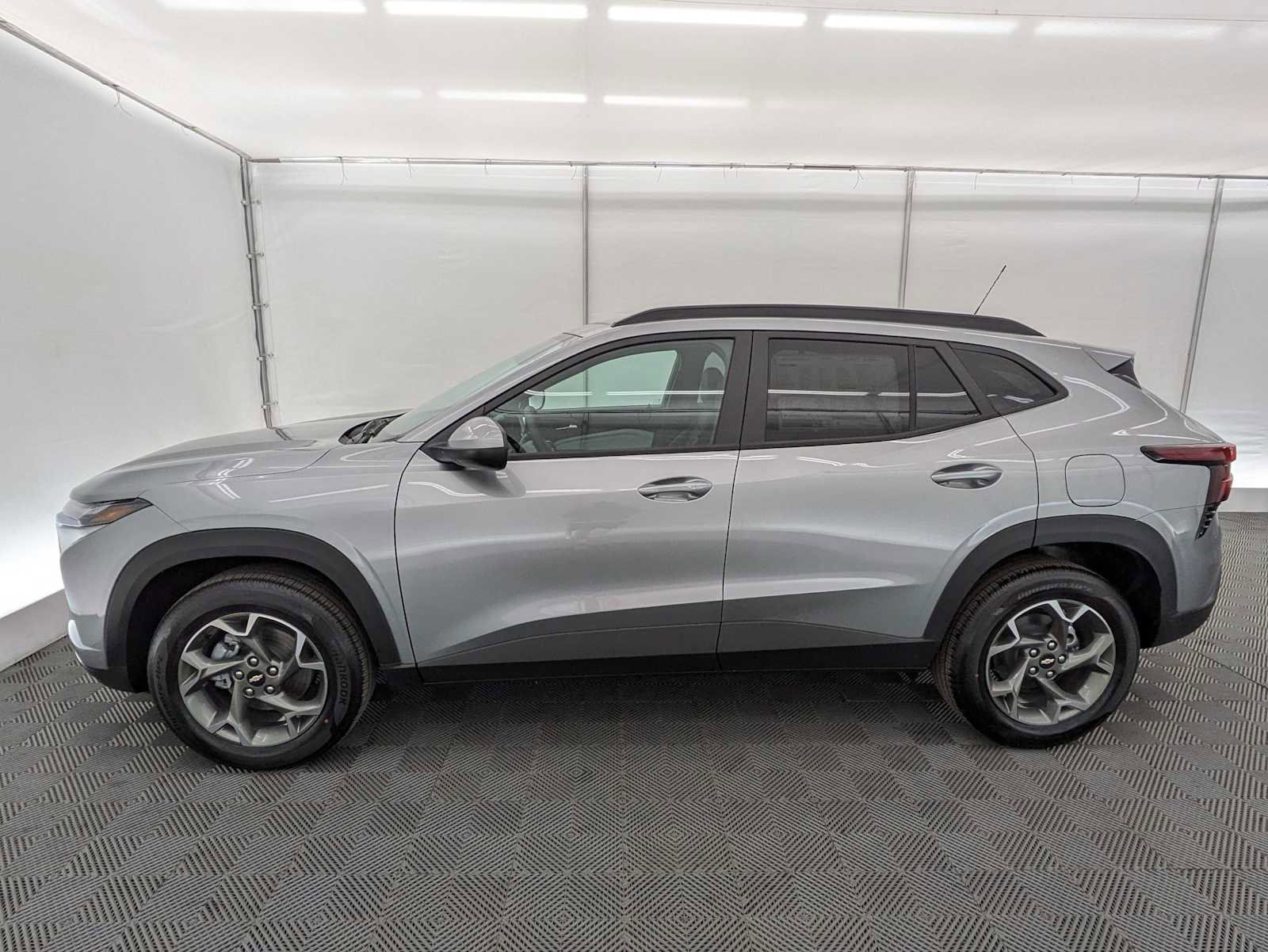 New 2026 Chevrolet Trax LT w/ Driver Confidence Package FWD image 3