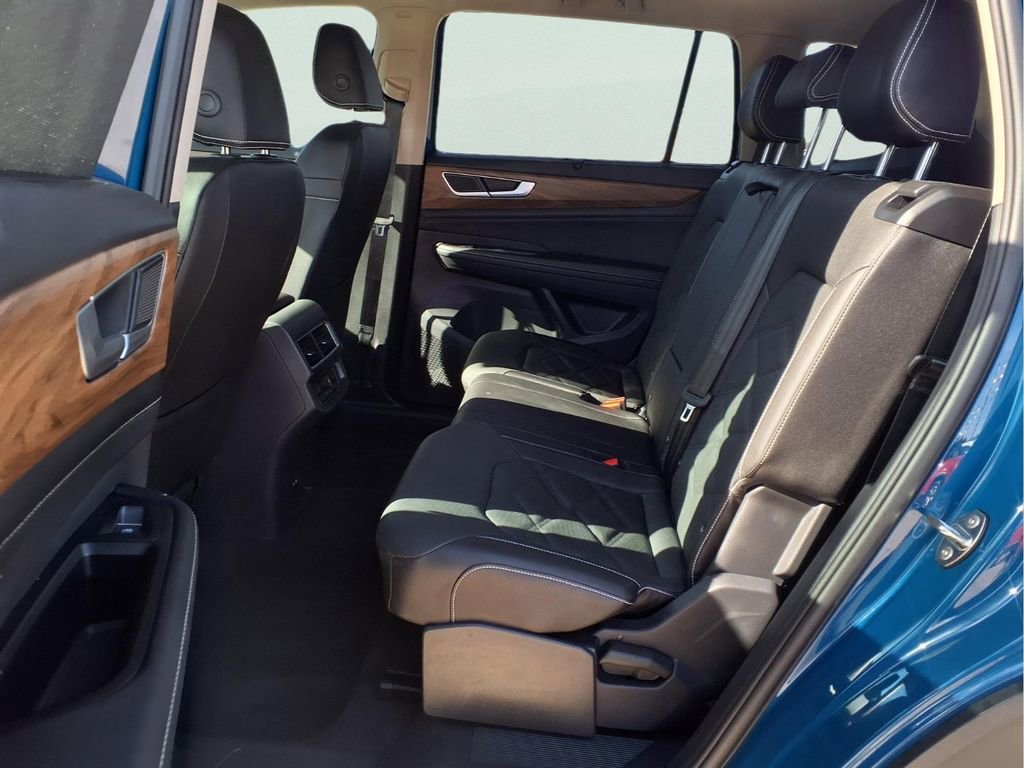Used 2025 Volkswagen Atlas SE image 11