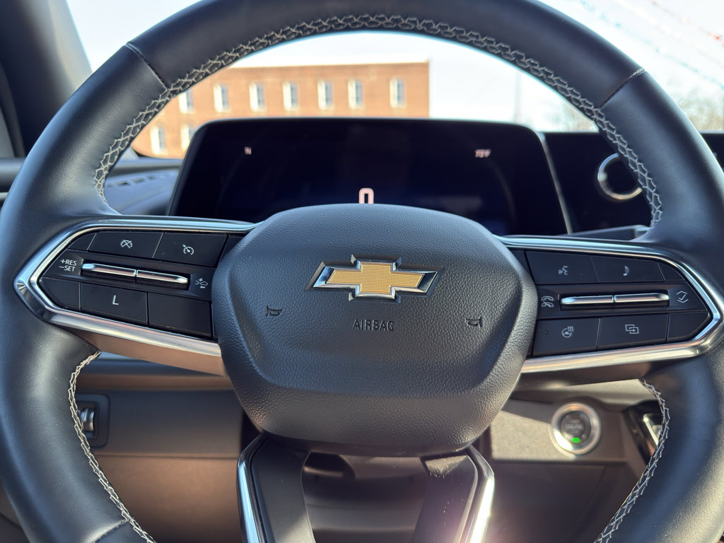 Used 2025 Chevrolet Traverse LT image 18