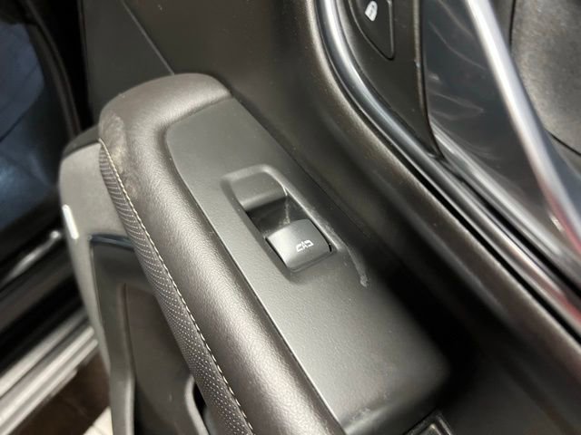 Used 2023 GMC Yukon XL SLT image 31