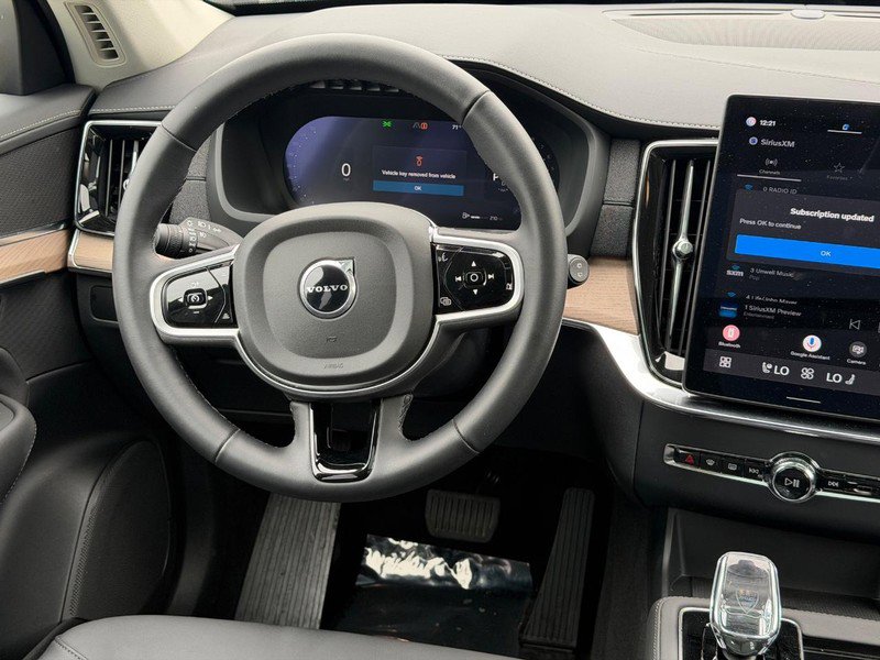 Certified 2025 Volvo XC90 B6 Plus AWD/4WD image 13