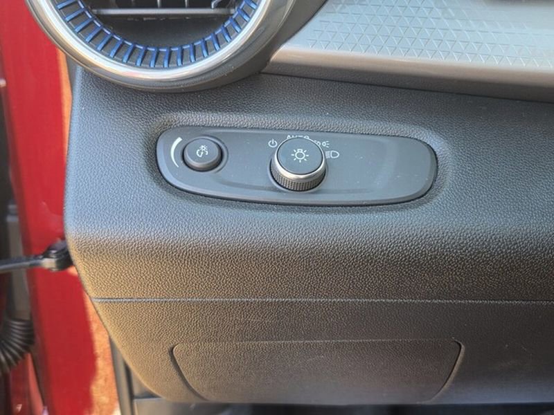 Used 2025 Chevrolet Trax LT image 26