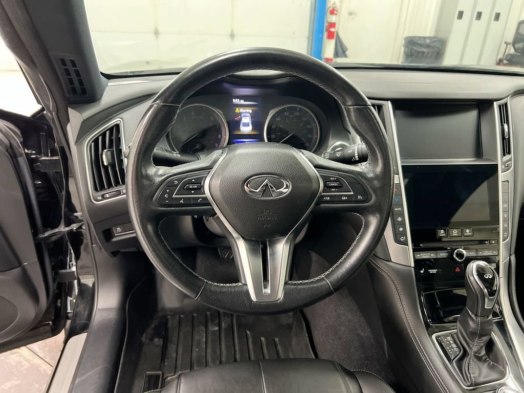 Used 2018 INFINITI Q60 3.0t Luxe w/ Sensory Package 3.0T Luxe AWD/4WD image 11