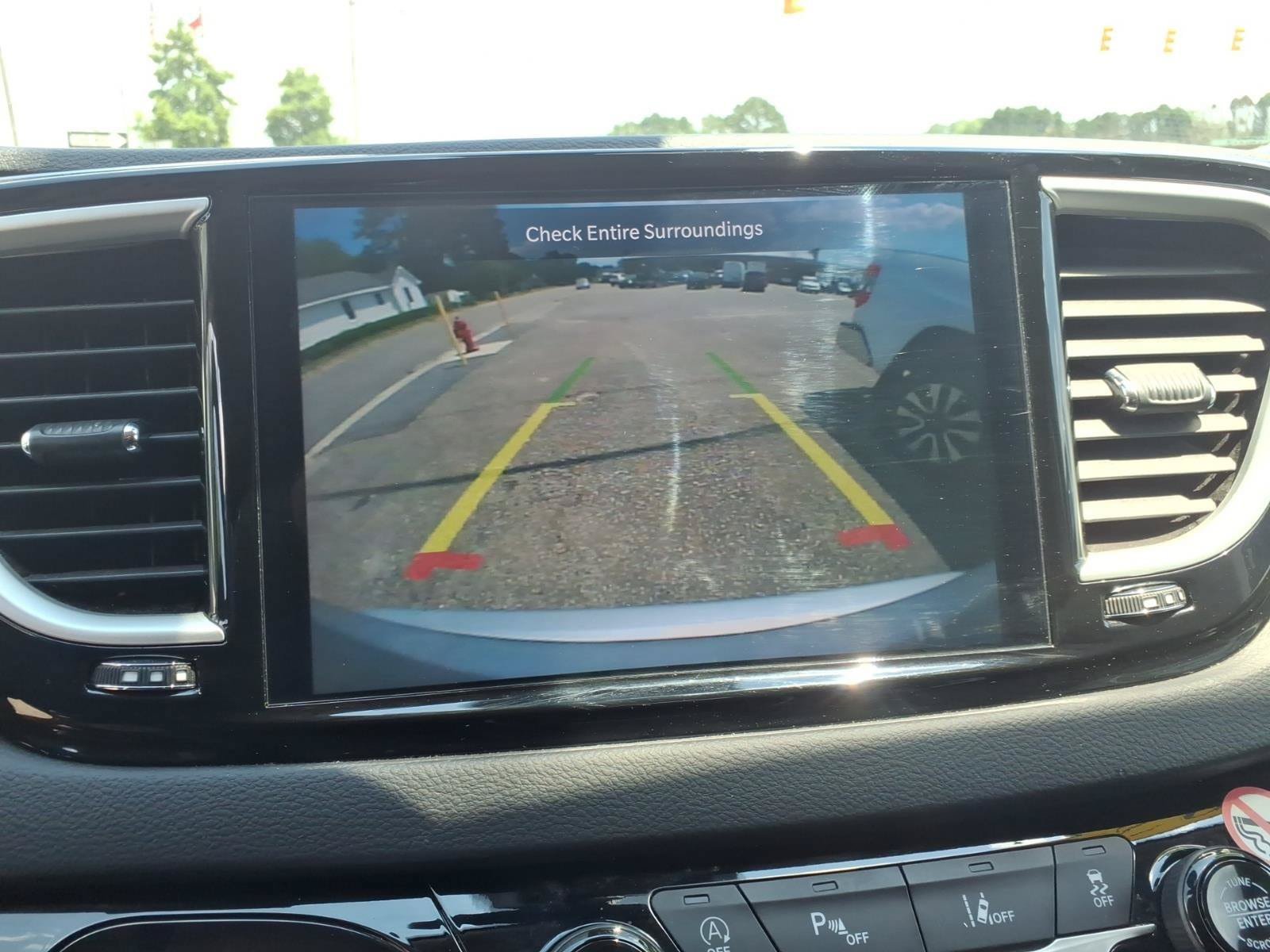 Used 2023 Chrysler Pacifica Touring-L FWD image 21
