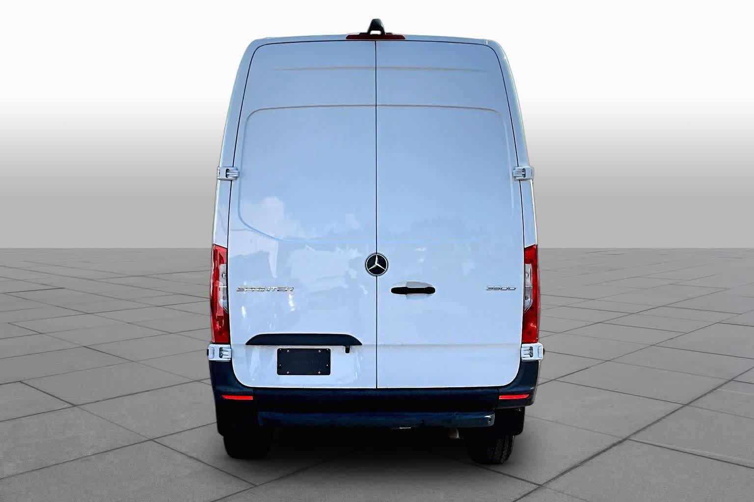 Used 2022 Mercedes-Benz Sprinter 3500 image 4