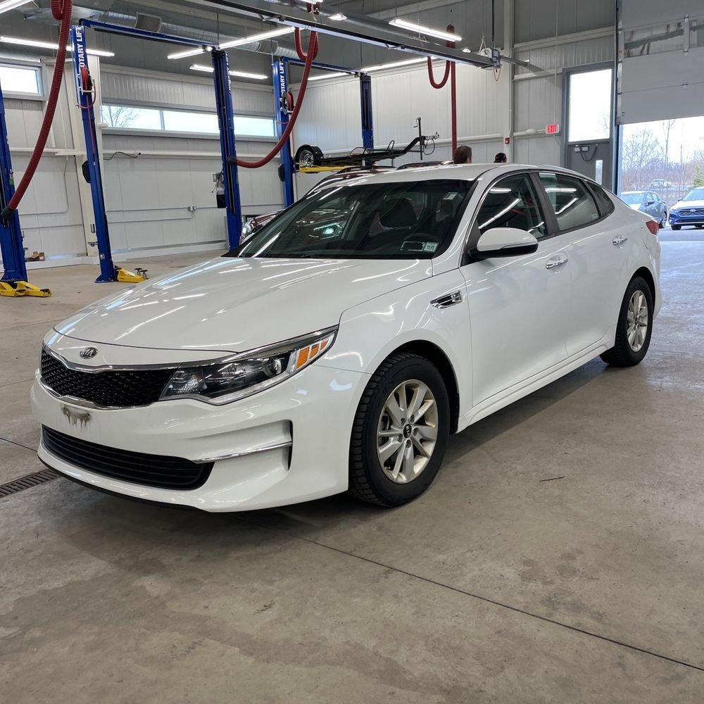 Used 2018 Kia Optima LX image 2