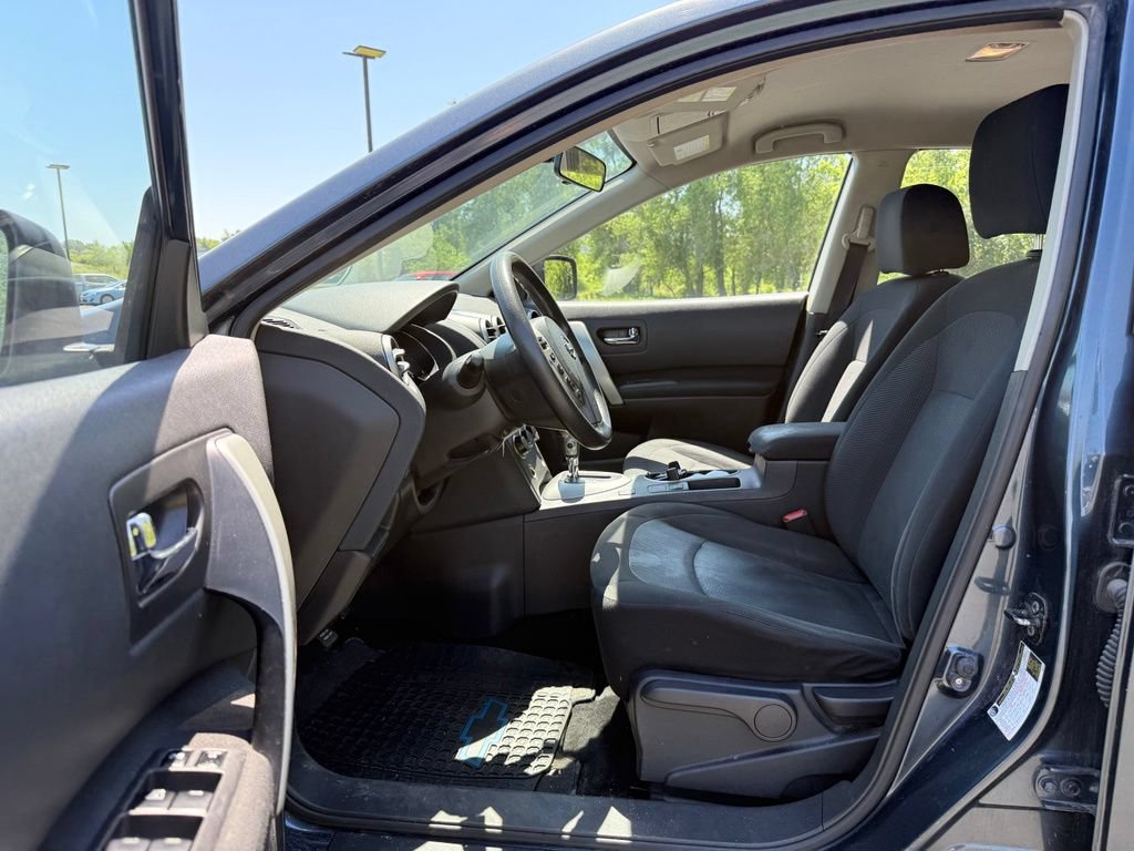 Used 2014 Nissan Rogue S w/ Convenience Package AWD/4WD image 9