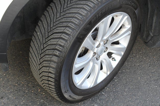 Used 2018 Land Rover Discovery Sport SE image 11