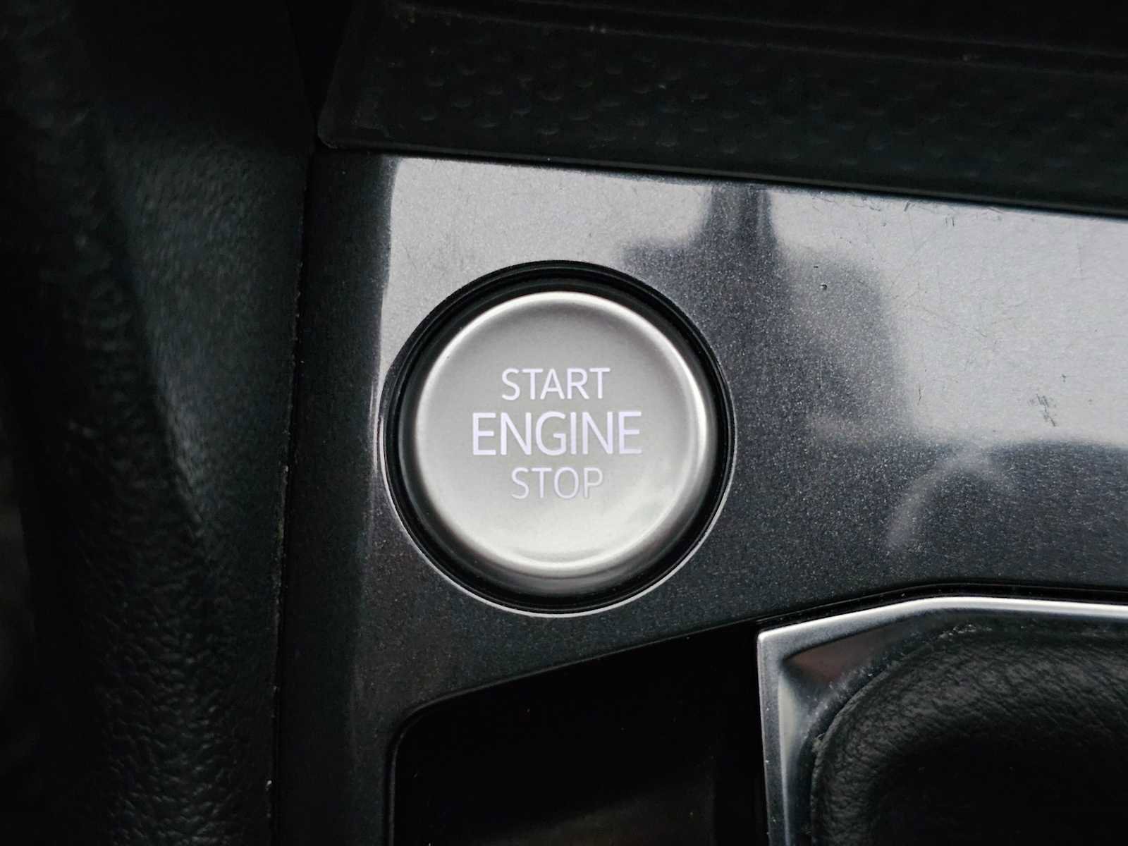 Used 2023 Volkswagen Tiguan SEL R-Line image 30