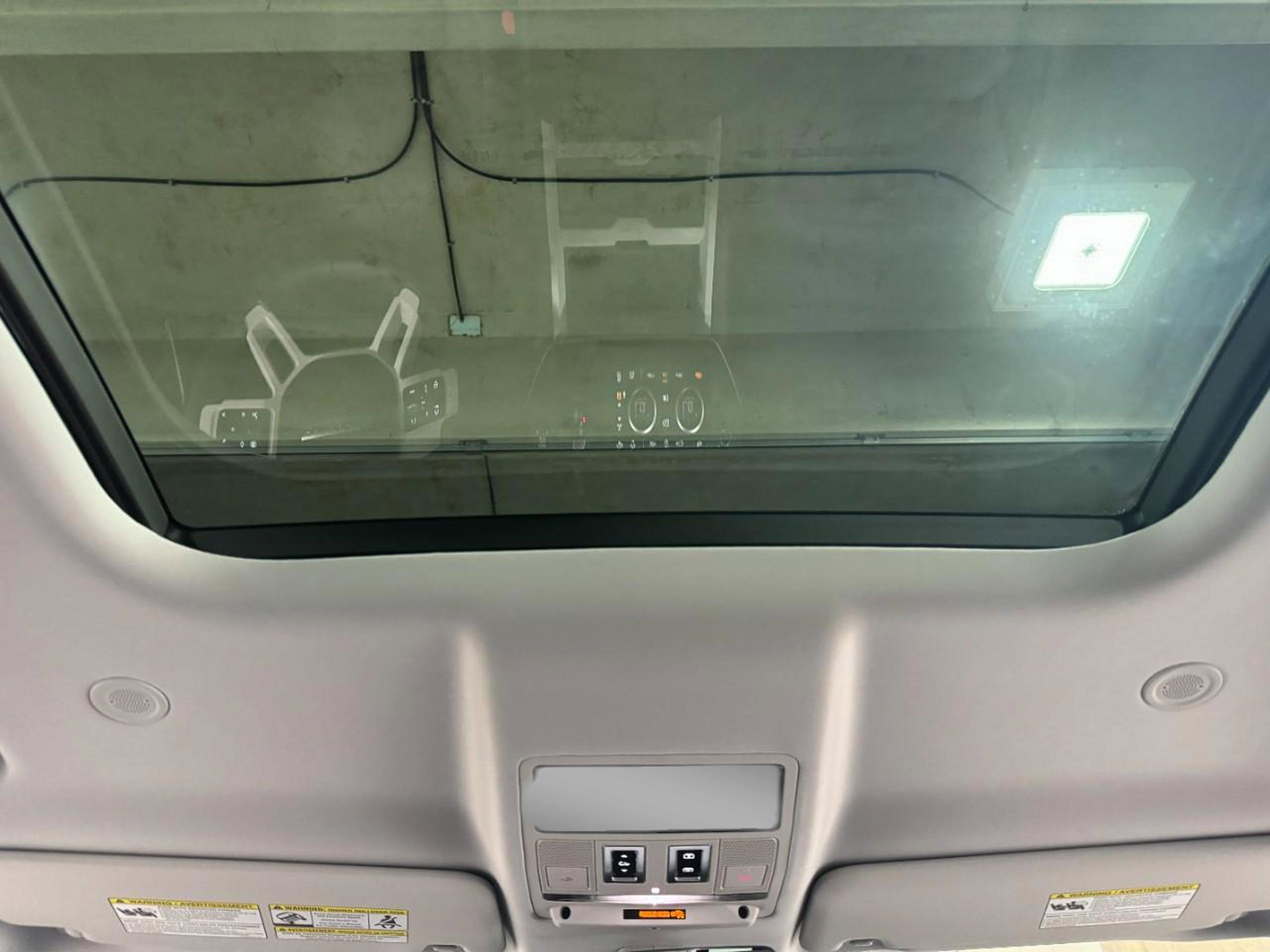 Used 2025 Land Rover Defender 110 S image 11