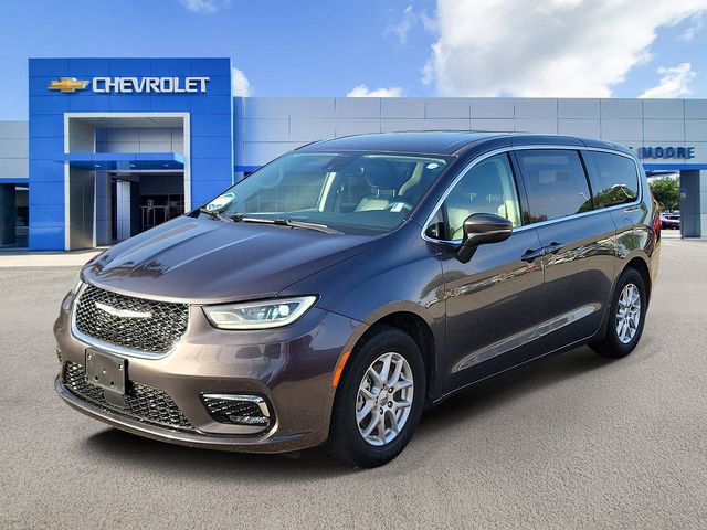 Used 2023 Chrysler Pacifica Touring-L image 2
