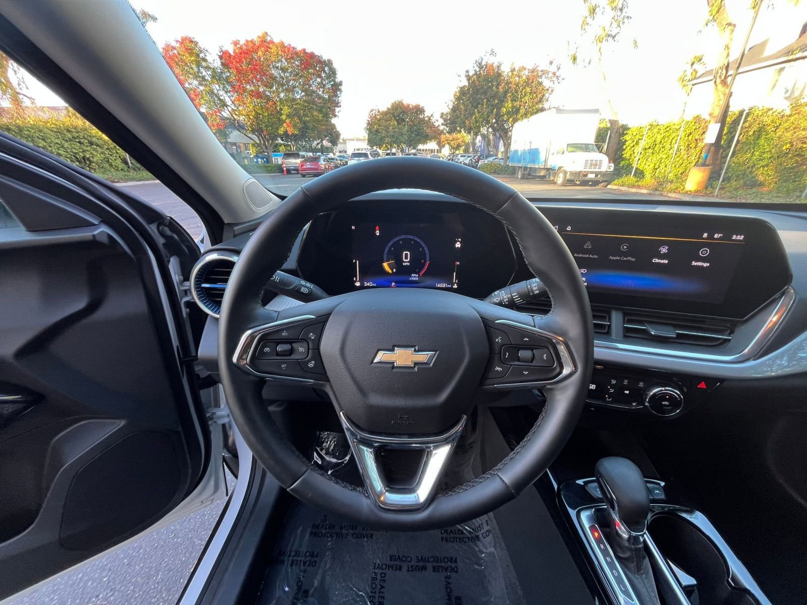 Used 2025 Chevrolet Trax LT w/ LT Convenience Package image 32