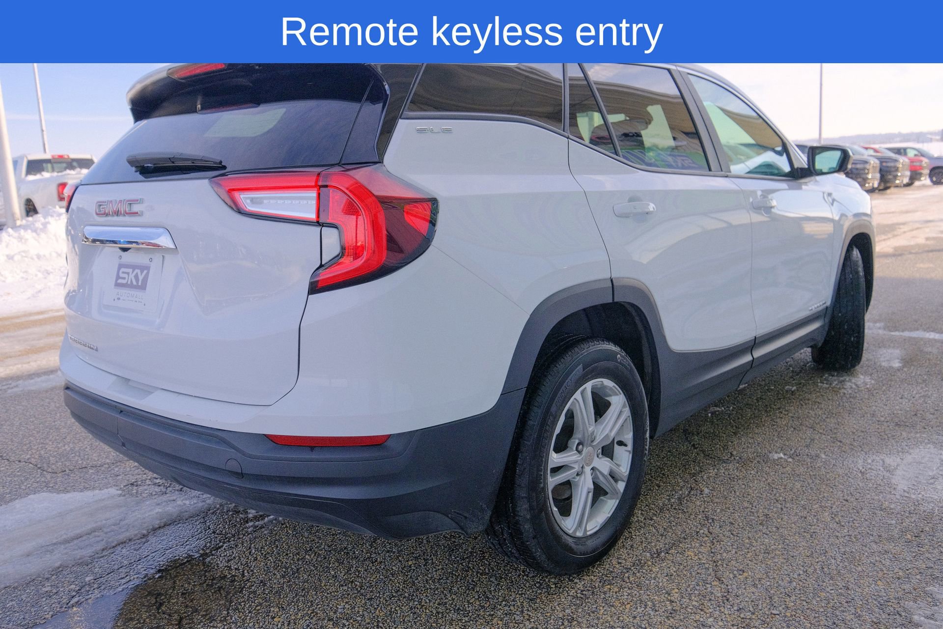 Used 2024 GMC Terrain SLE image 8