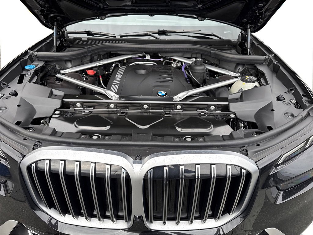 Used 2025 BMW X7 xDrive40i w/ Parking Assistance Package image 11